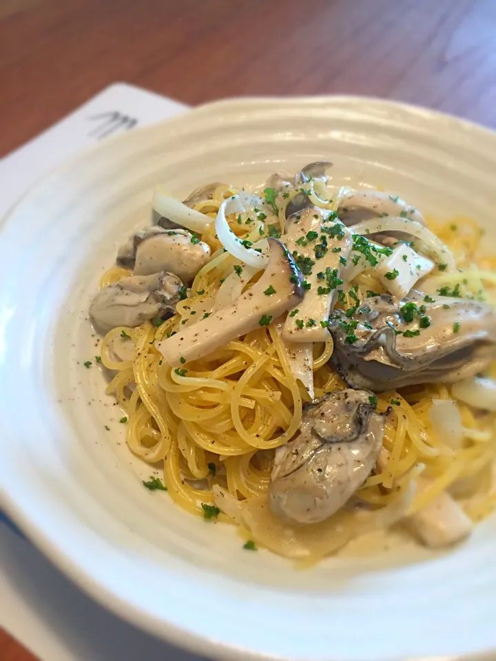 水漬けパスタで牡蠣&キノコのクリームスパゲティ|TToshipieさん