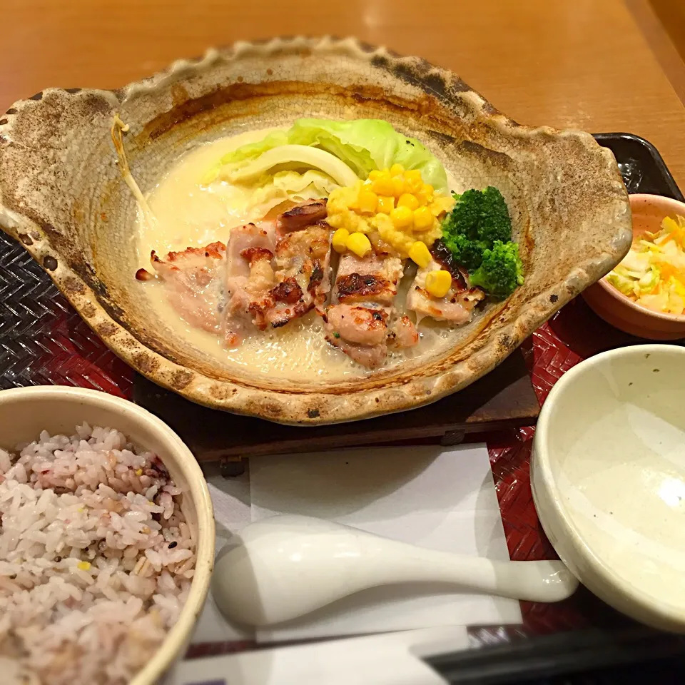 Snapdishの料理写真:たっぷり野菜とチキンのとうきび鍋|りんごっちさん