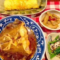 Snapdishの料理写真:カレイの煮付けメインの今日の夕飯|東 直美さん