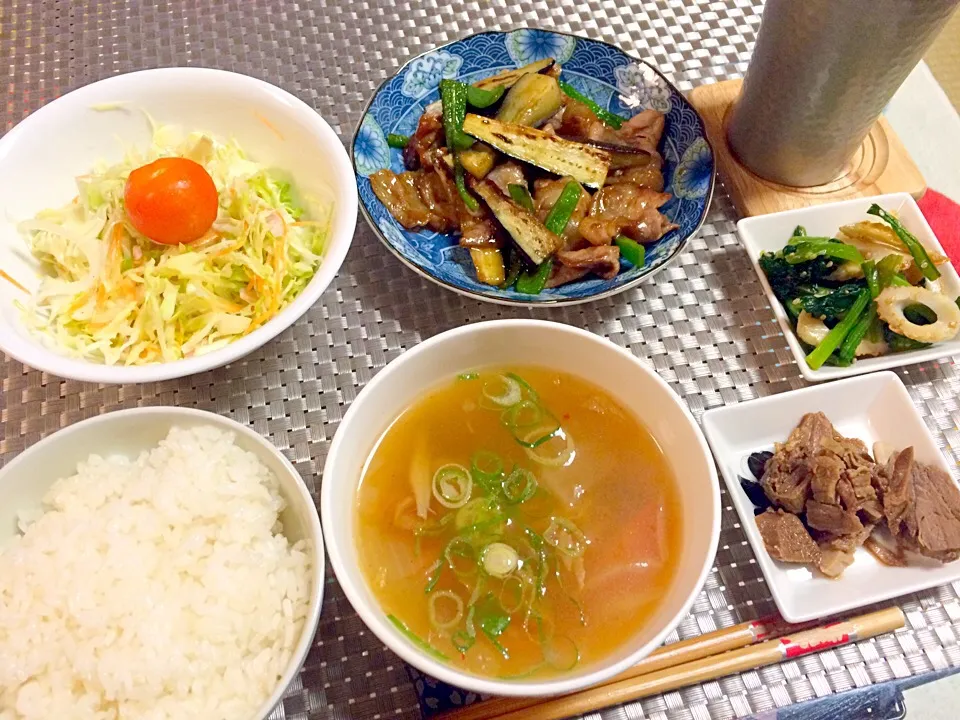 今日の夜ごはん

☆豚肉とナスとピーマンの炒め物
☆小松菜と竹輪のごま和え
☆ヒレ肉の佃煮
☆コールスローサラダ
☆野菜スープ
☆ごはん

副菜の作り置きがあると、品数が増えて良いな〜*\(^o^)/*|えりえいたさん