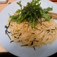 Snapdishの料理写真:塩昆布のパスタ　春菊サラダ添え|Meguさん