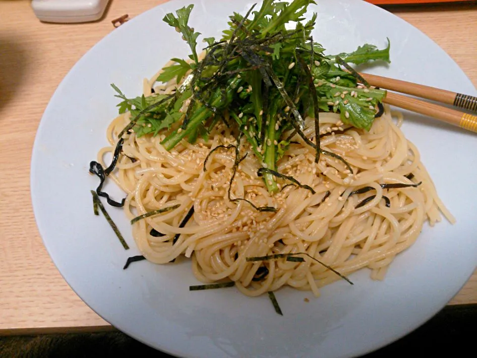 塩昆布のパスタ　春菊サラダ添え|Meguさん