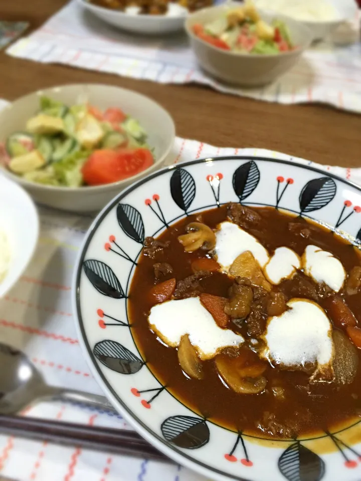 オット誕生日、リクエストにお応えしてビーフシチュー。奮発して和牛でうまうま。|ツナコさん