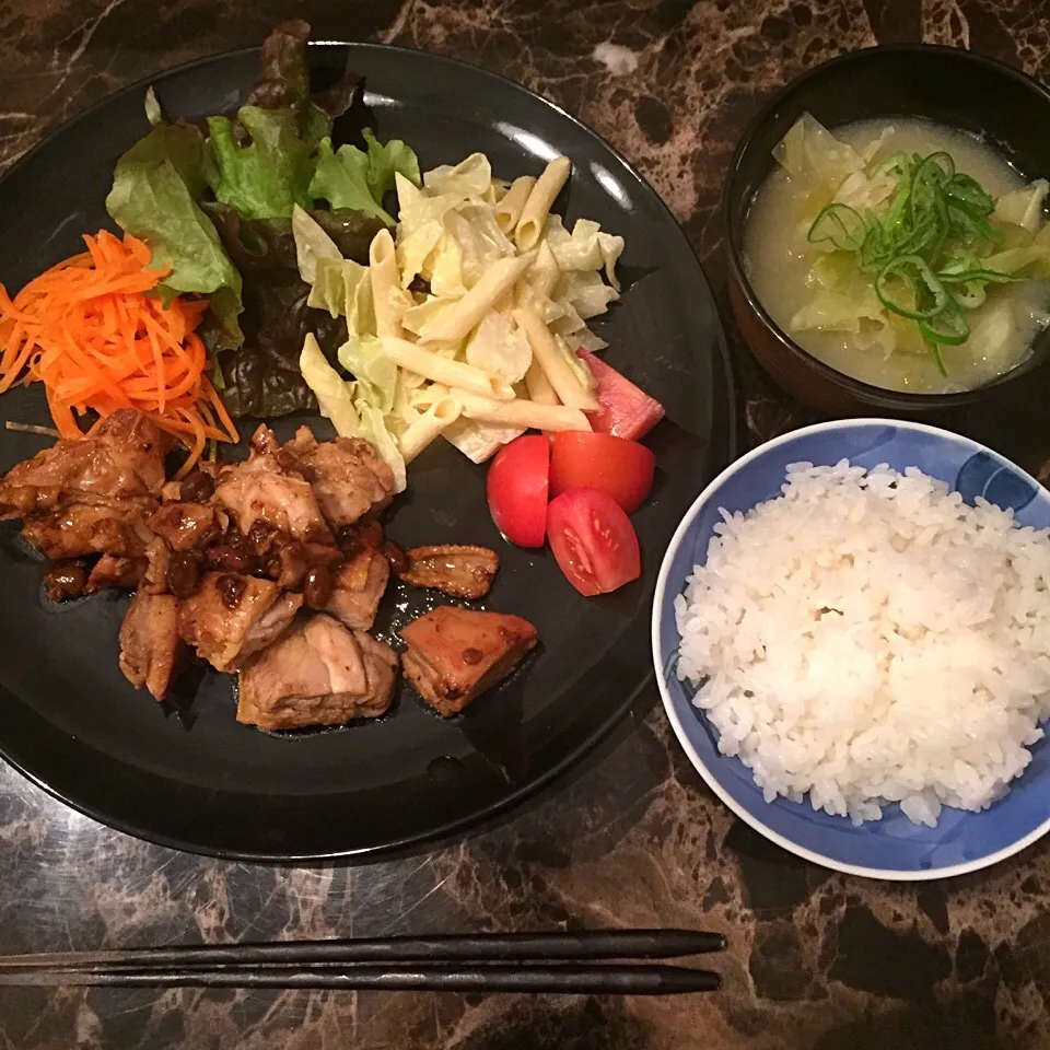 Snapdishの料理写真:鶏モモ焼で晩ごはん✨|りこでりこさん