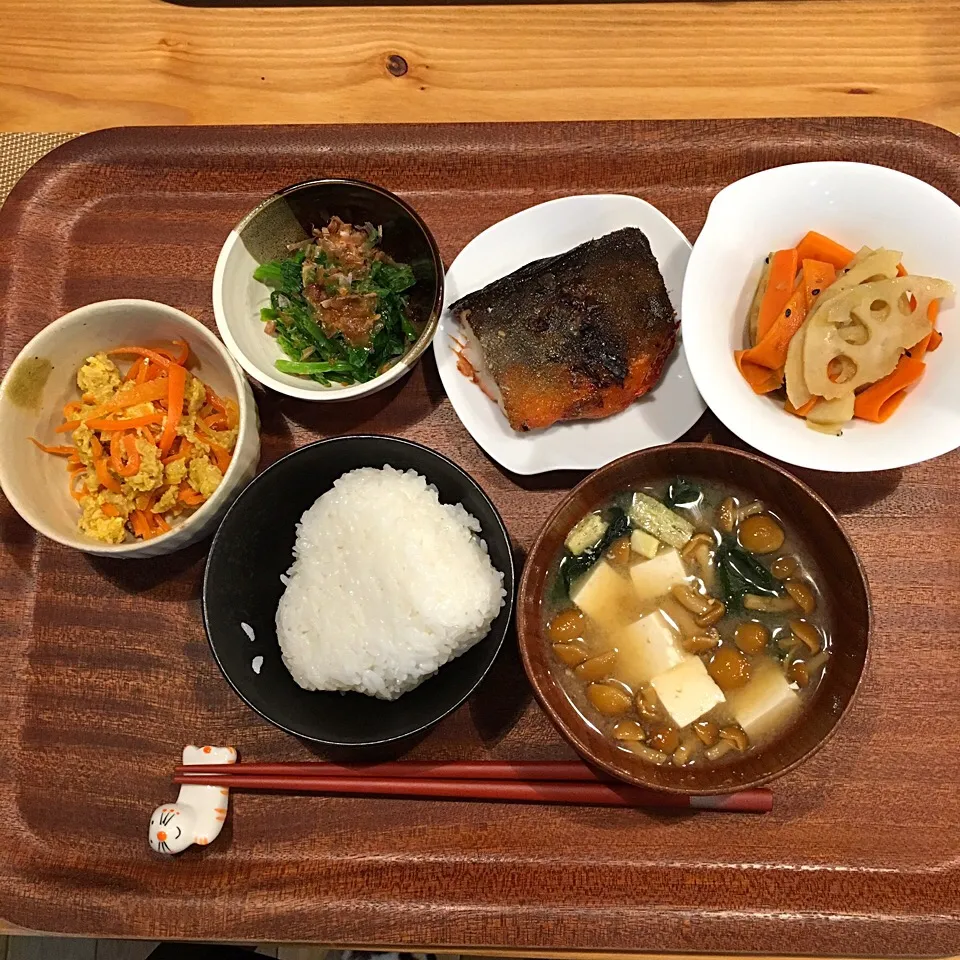 2016.2.14
晩御飯は和食
きんぴらレンコン
ほっけのみりん干し
ほうれん草のおひたし
人参のシリシリ
なめこの味噌汁|あっきーよさん