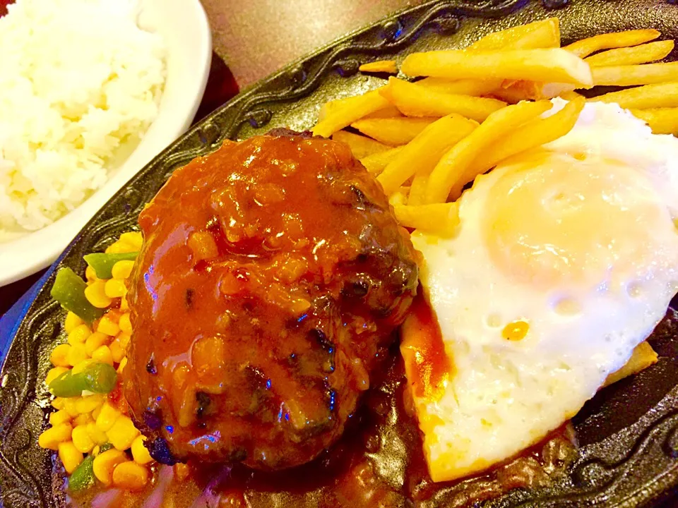 旅飯🍴ハンバーグステーキランチ|KANAさん