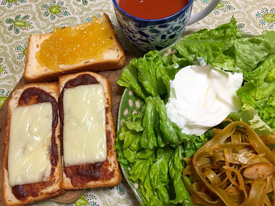 Snapdishの料理写真:朝食、チーズトースト、グリーンサラダパスタを添えて|Isimura Hidekiさん