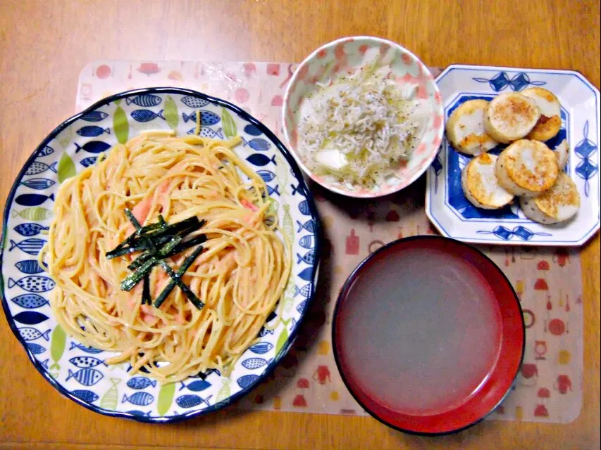 Snapdishの料理写真:１２月１８日 たらこパスタ 玉ねぎとじゃこのサラダ 長芋焼き わかめスープ|いもこ。さん