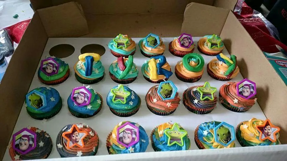 MY FRIENDS SON CUPCAKE BIRTHDAY ORDER I MADE|Tracy Ann Diamantさん