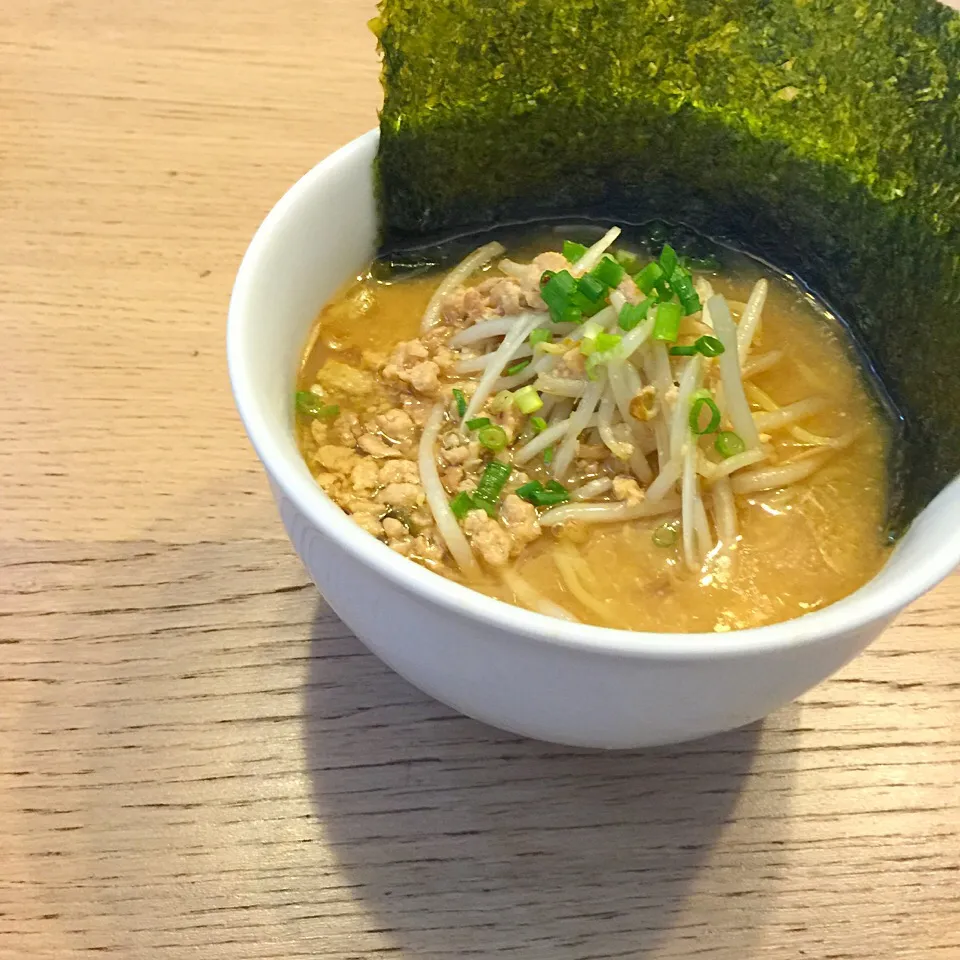 Snapdishの料理写真:鳥ミンチの肉味噌ラーメン！|dashi menjiroさん