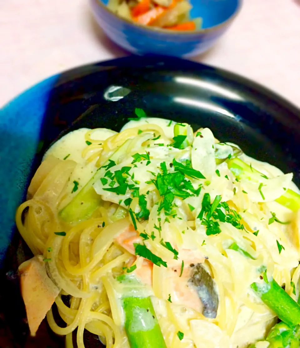 鮭とホタテとアスパラの豆乳パスタ❤️ヘルシーパスタ🍝だよ。
めちゃびっくりの3週間で4キロ減。|ナタママさん