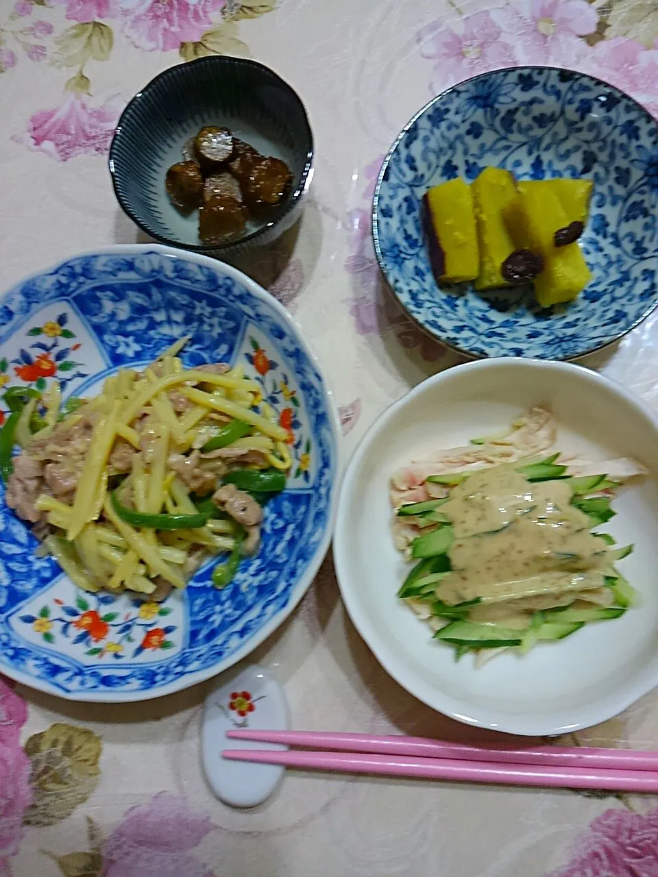 Snapdishの料理写真:青椒肉絲😊むね肉油漬けの棒々鶏😉ゴボウの甘辛炒め😌さつま芋のバター煮|たえさん