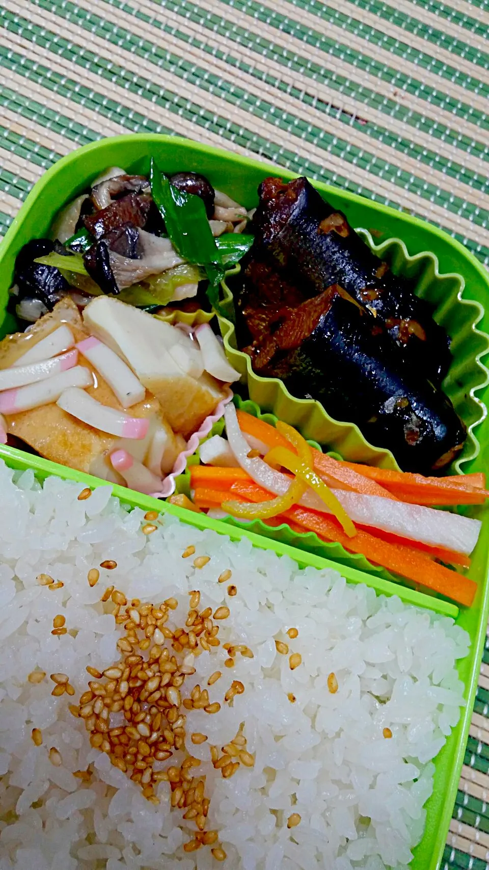 旦那さんのお弁当
・秋刀魚の蒲焼き
・茸と葱の胡麻油炒め
・厚揚げの甘酢餡掛け
・なます|あぁちゃんさん