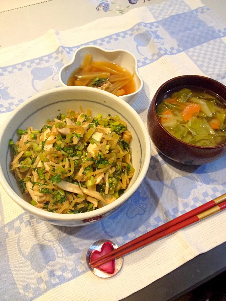 ベジ料理♡エリンギと切干し大根と蕪の葉炒め丼|みよさん