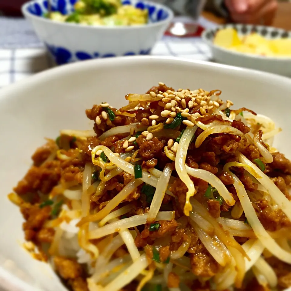 今日の夕飯☆肉味噌もやし丼|あさこさん