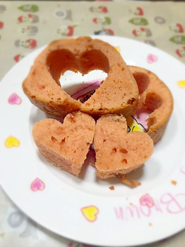 💟イチゴ🍓味のケーキを型抜きして💕チョコなしのバレンタイン😁|ようこさん