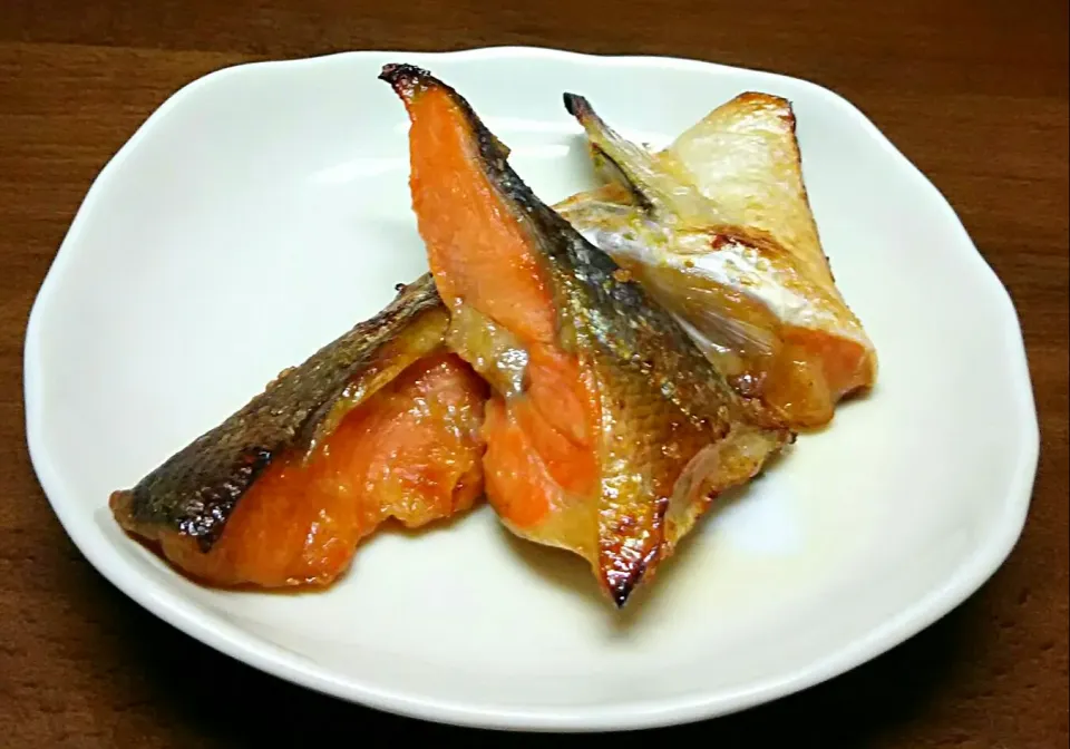 香り最高❗鮭の粕味噌漬け焼き🐟|あらいぐまのしっぽさん