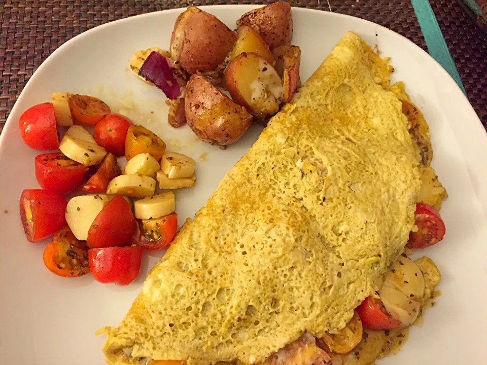 Snapdishの料理写真:Caprese Omelette with baked potatoes|Anneさん