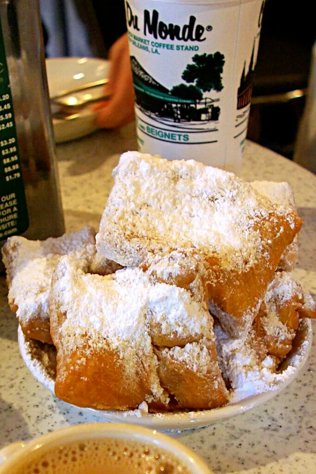 ☕ ❤☕ Cafe Du Monde ☕ ❤ BEIGNETS & CAFE AU LAIT ❤ ☕ in New Orleans ☕ ☕ #Breakfast/Brunch #Beignet / Pancake  #Dessert #Snack/Teatime #Diner  ☕❤☕|Alisha GodsglamGirl Matthewsさん