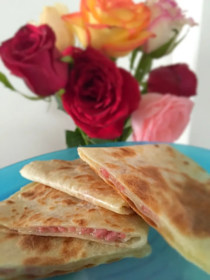 Simple Tortillas ham n cheese for kiddos bring to school 🎒👬 "good morning...!" ⛅️|Tari's Kitchenさん