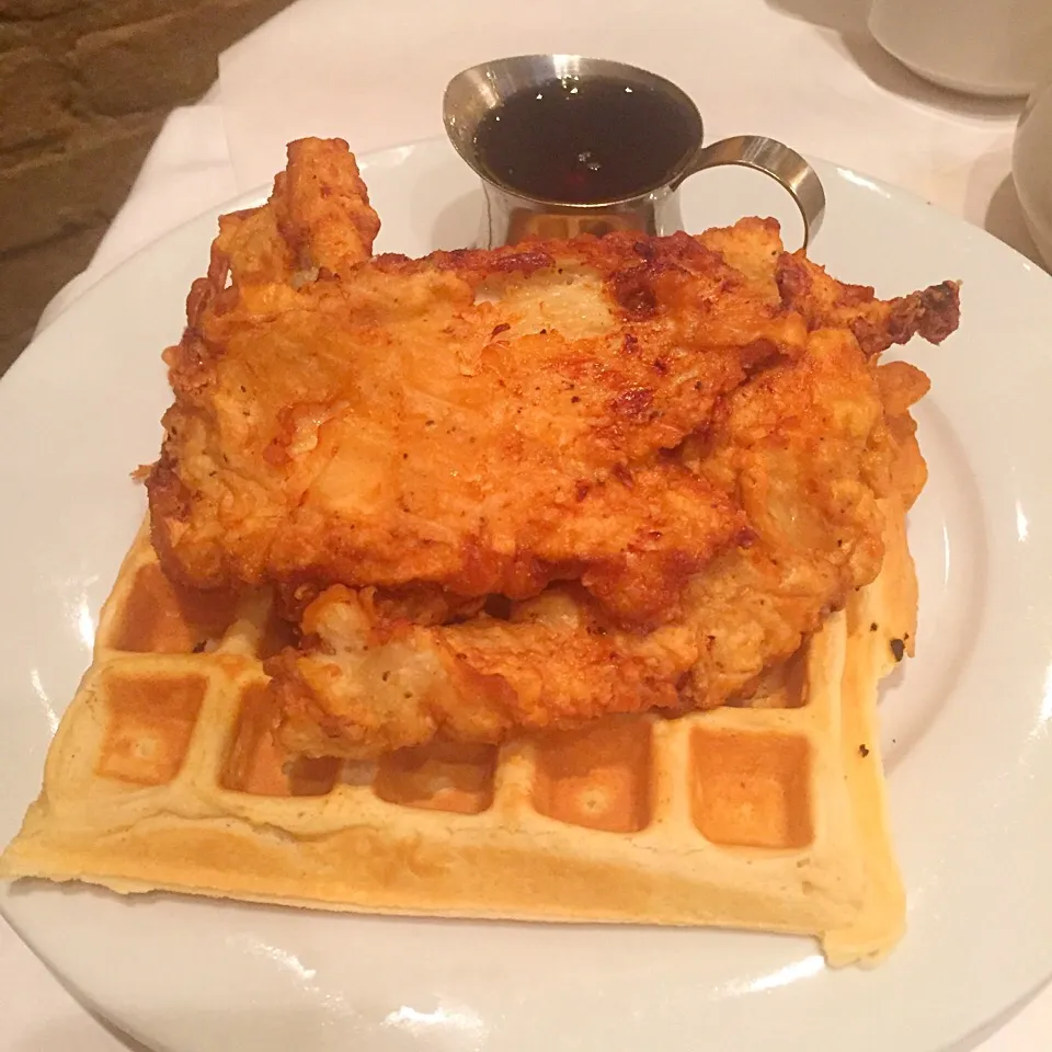 Waffle with fried chicken on it|veraさん