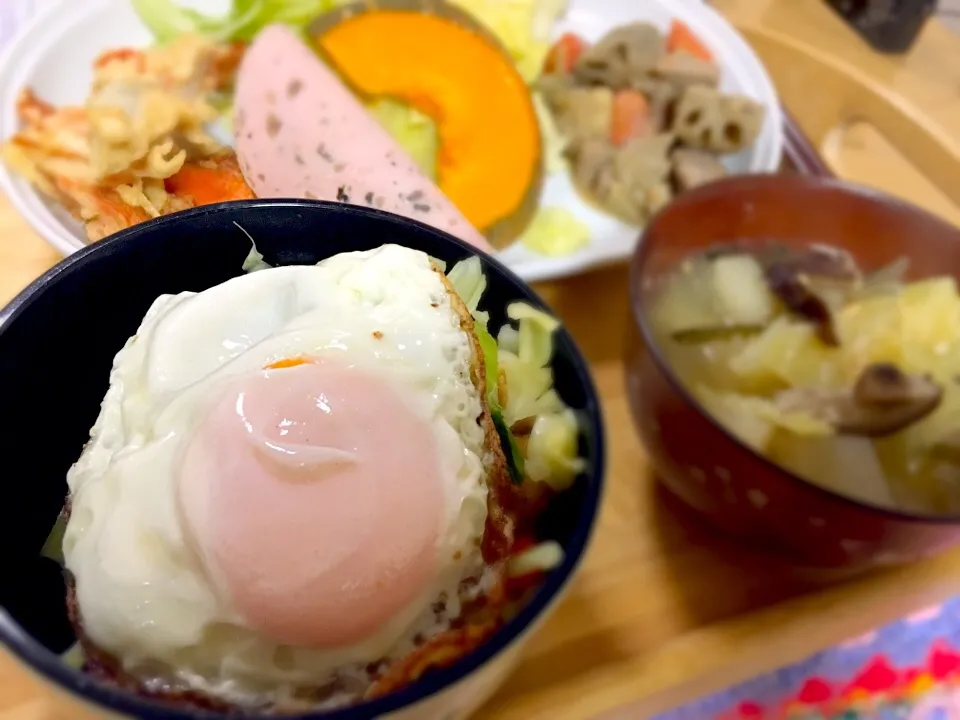 目玉焼き丼🍚|かわちさん