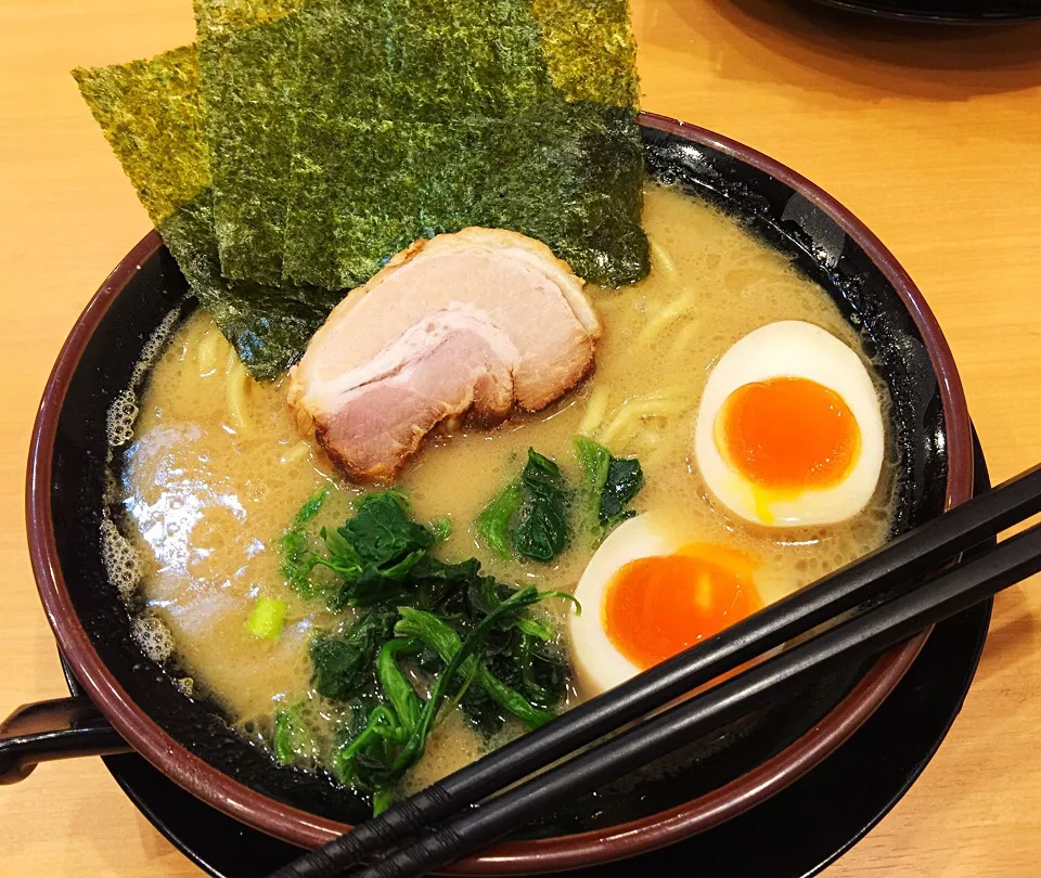 2016年 六杯目🍜  醤油味玉ラーメン@松田屋  久しぶりの家系🍥🍥🍥|BUBUさん