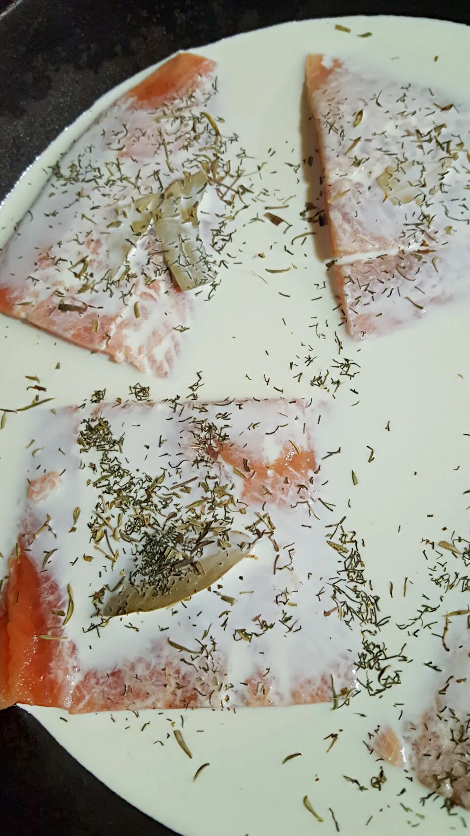 Snapdishの料理写真:Salmon Baked In Cream with Sweet Bay, Thyme and Savory. About to go in the oven.|Thebluestbutterflyさん