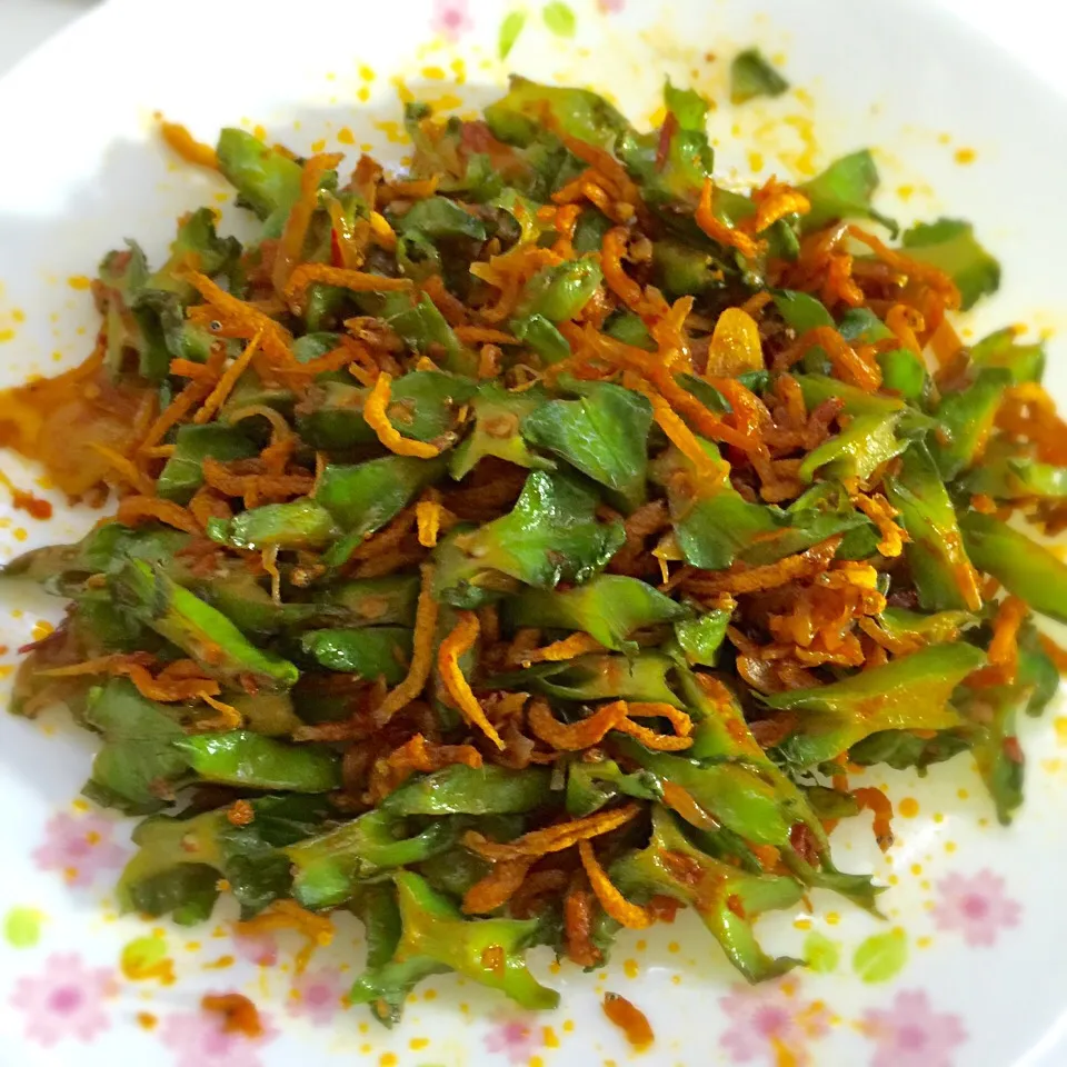 Winged bean & fried silverfish with sambal terasi|Susan Quekさん