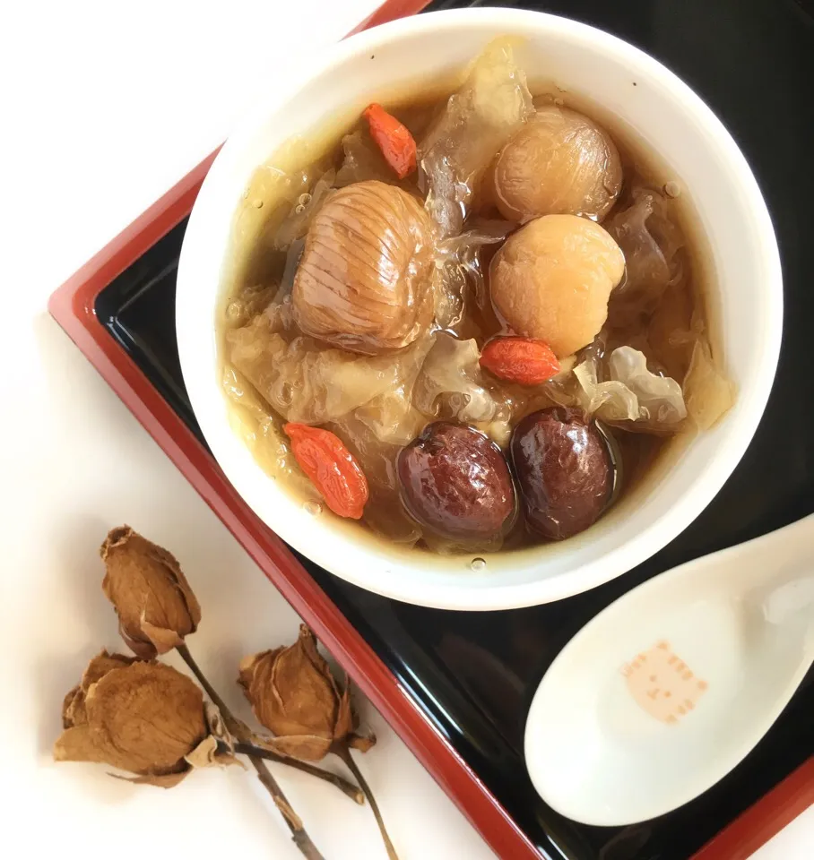 Snapdishの料理写真:Sweet dessert soup -Double boiled snow fungus with red dates, dried longans and goji berries|coxiella24さん