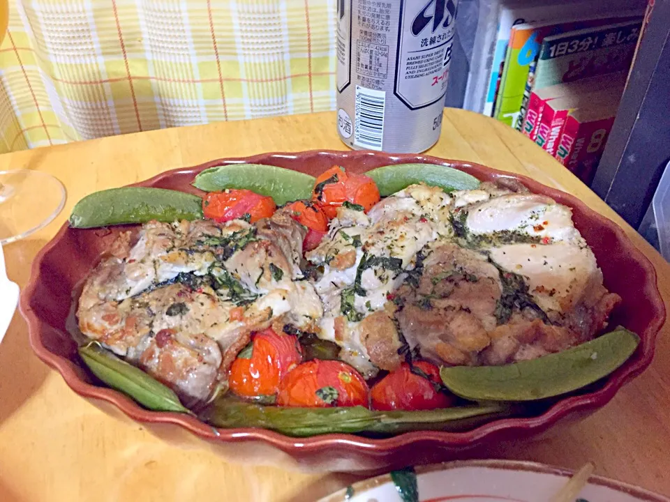 Grilled chicken with mini tomato and sweet basil leaves|aiko takagiさん