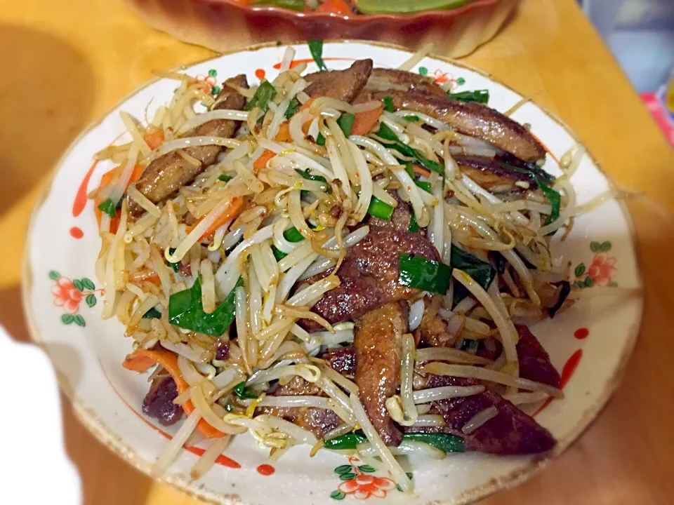 Pork liver sautee with nira and mung beans|aiko takagiさん