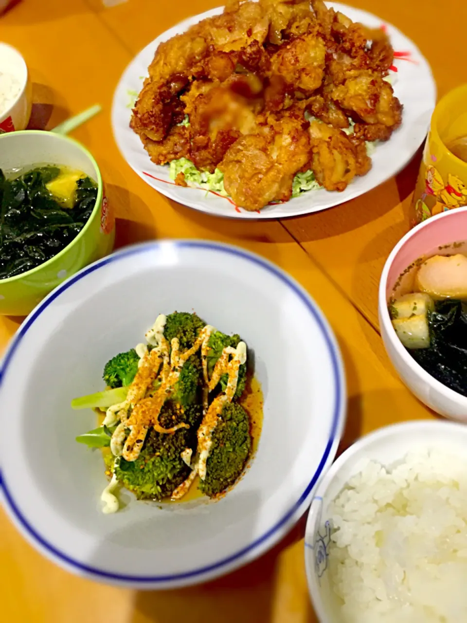 鶏のから揚げ  生姜醤油味  蒸しブロッコリーのお浸し  ワカメとお麩の中華スープ|ch＊K*∀o(^^*)♪さん