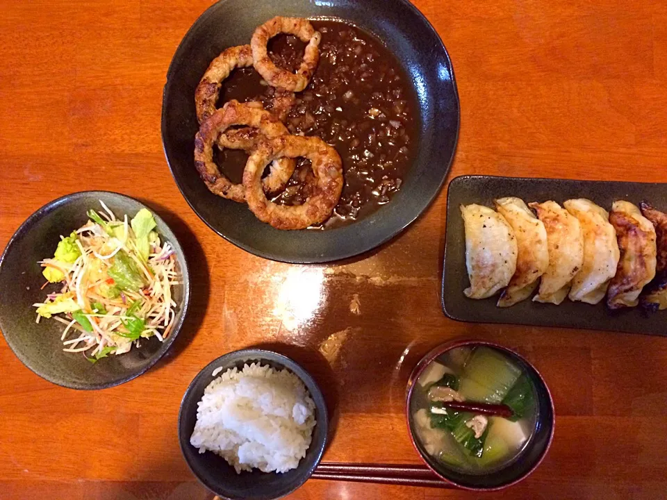 赤ワインソースの肉巻きオニオン
ニンニクとチンゲン菜のスープ
浜松餃子|ちーぽんさん