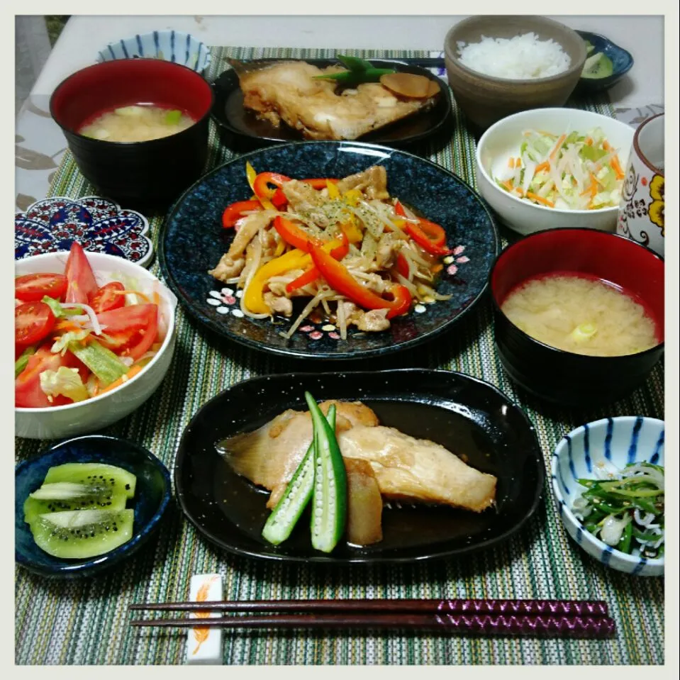 赤カレイ煮付け
ネギとじゃこ和え
チキンと野菜炒め
サラダ
味噌汁|misaさん