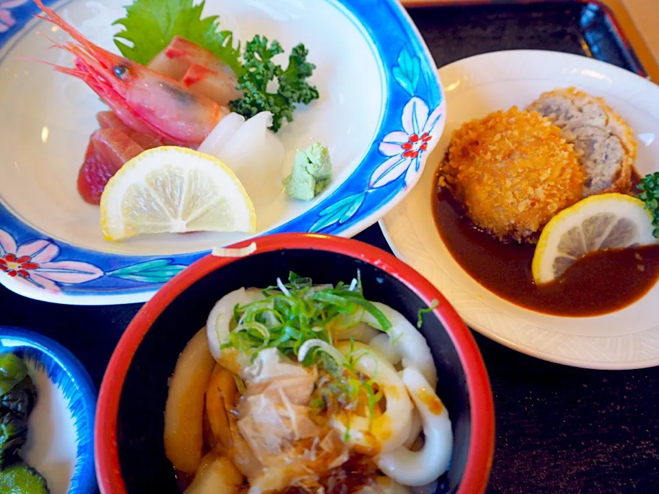 伊勢名物尽くし！！伊勢うどん、地物の魚、松坂牛メンチカツ！！！|さらば広島の長きまつげ(東京なう)さん