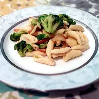 Snapdishの料理写真:10 minute Broccoli and Cavatelli|Ricky Caratozzoloさん