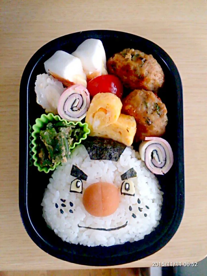 今日は旦那ちゃん弁当がおやすみなので過去pic♬
キャラ弁　おにぎり侍🍙 

 #キャラ弁 #おにぎり侍 #妖怪ウォッチ #おにぎり #お弁当|honeyさん