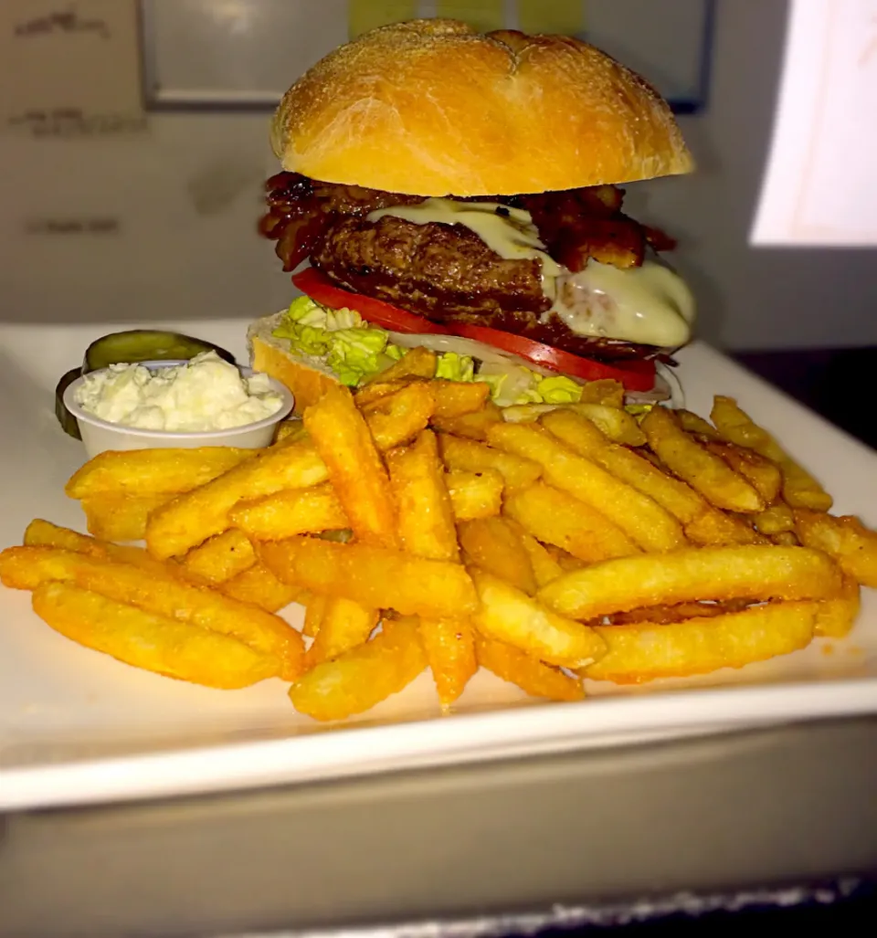 California burger with French fries and coleslaw|jack whitcraftさん