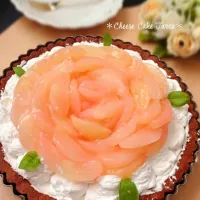 Snapdishの料理写真:チーズケーキ♡桃缶で薔薇の花デコしました