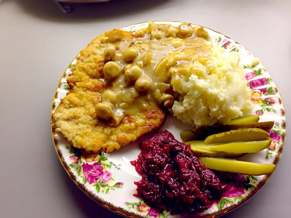 Schnitzel with Mashed Potatoes, Mushroom Sauce, Spicy Ogorki and Warm Beets|CookingWithLoveさん