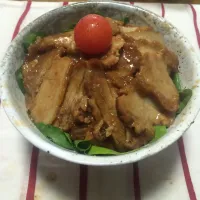 Snapdishの料理写真:豚の角煮スライス丼|小西洋平さん