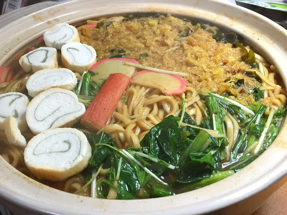 Snapdishの料理写真:名古屋味噌煮込みうどんで晩ご飯
🍲👨‍👩‍👧‍👦四人前の大鍋でじっくり煮込み
お腹満腹ですね〜（≧∇≦）👍|Asa Eiさん