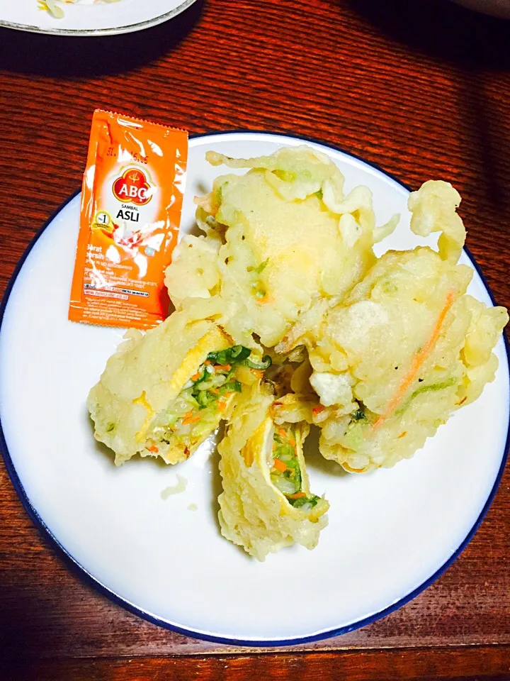 Snapdishの料理写真:いなりのかわに野菜とにんにくをいれたんだよ〜|habyさん