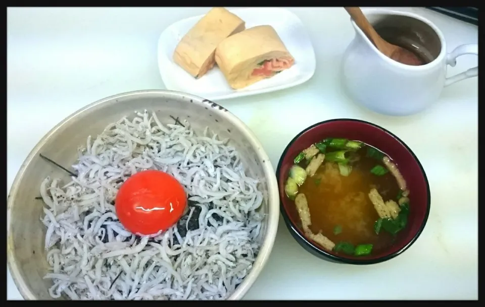 しらす丼＆しそ明太玉子焼き＆お味噌汁|misaさん