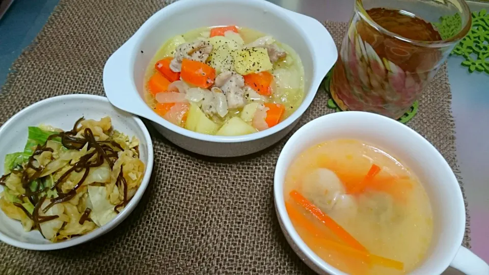 鶏塩じゃが 点天の餃子でスープ餃子 キャベツの塩昆布あえ|おむすびさん