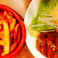 Snapdishの料理写真:Cajun fries with garden greens and steak👌🏻🍴|Jo Aquinoさん