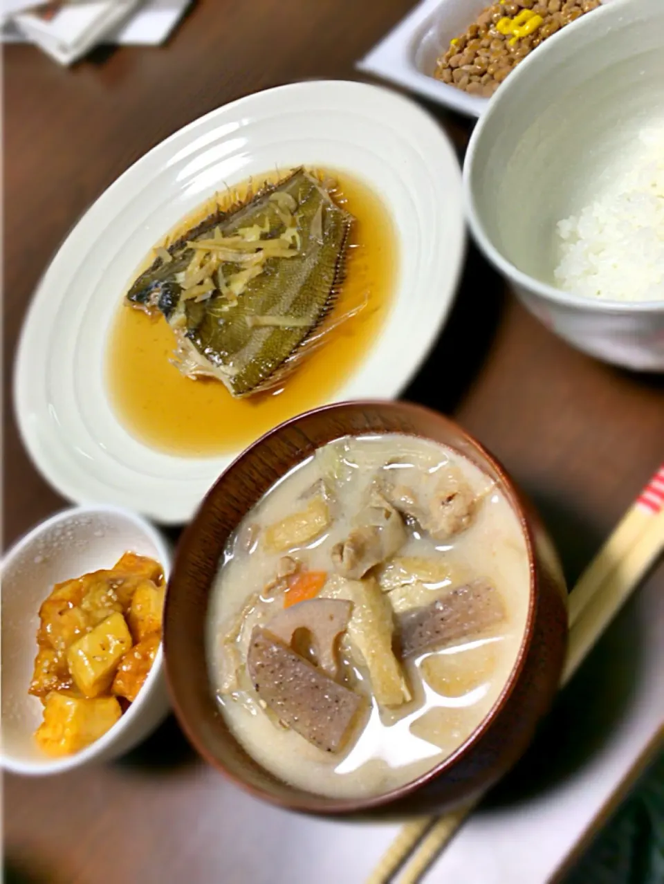 Snapdishの料理写真:カレイの煮付け
粕汁
厚揚げの照り焼き
ごはん
納豆|さゆちゃんさん