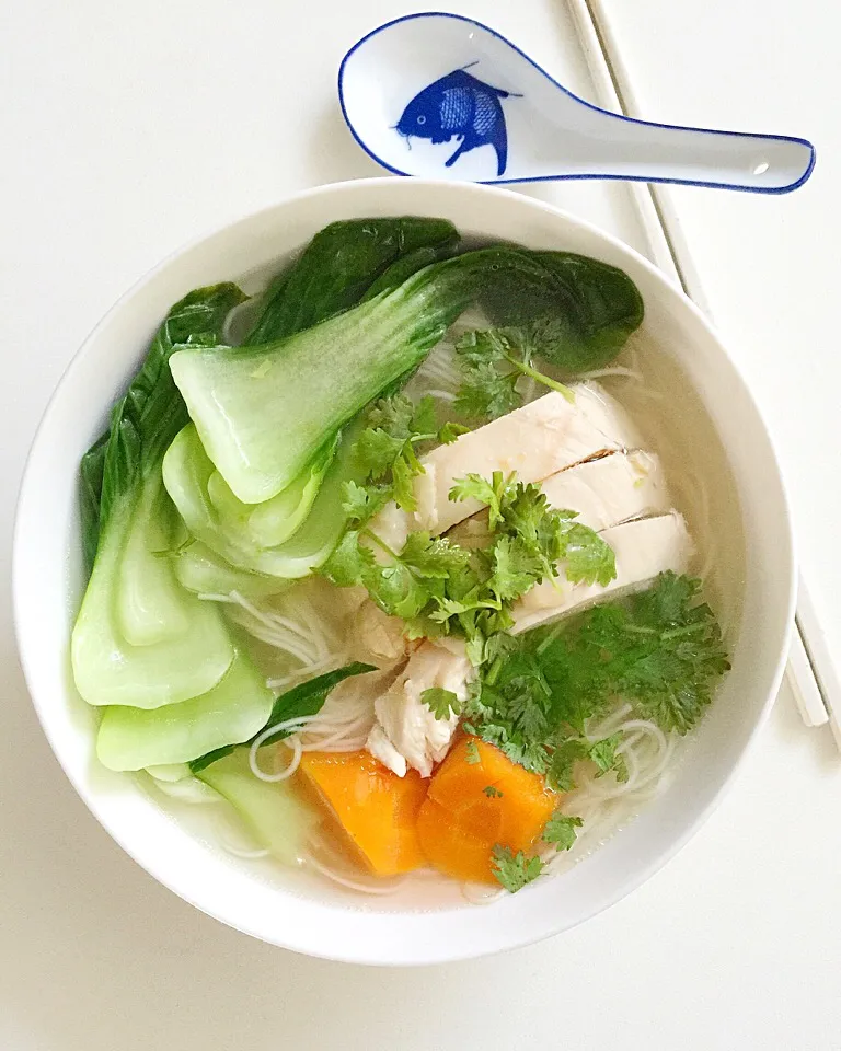 Somen in clear chicken broth, poached chicken breast and green veggies.|12Dragonさん