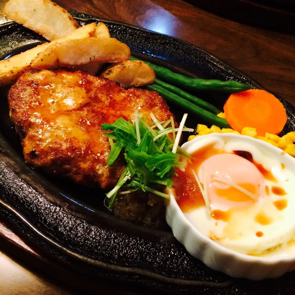 好きなお店のランチ！ハンバーグと目玉焼き付き。柔らかくてウマっ😍|sayuri*さん